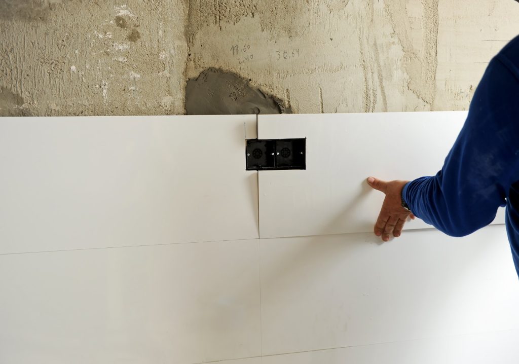 Wandfliesen, Fliesenlegen